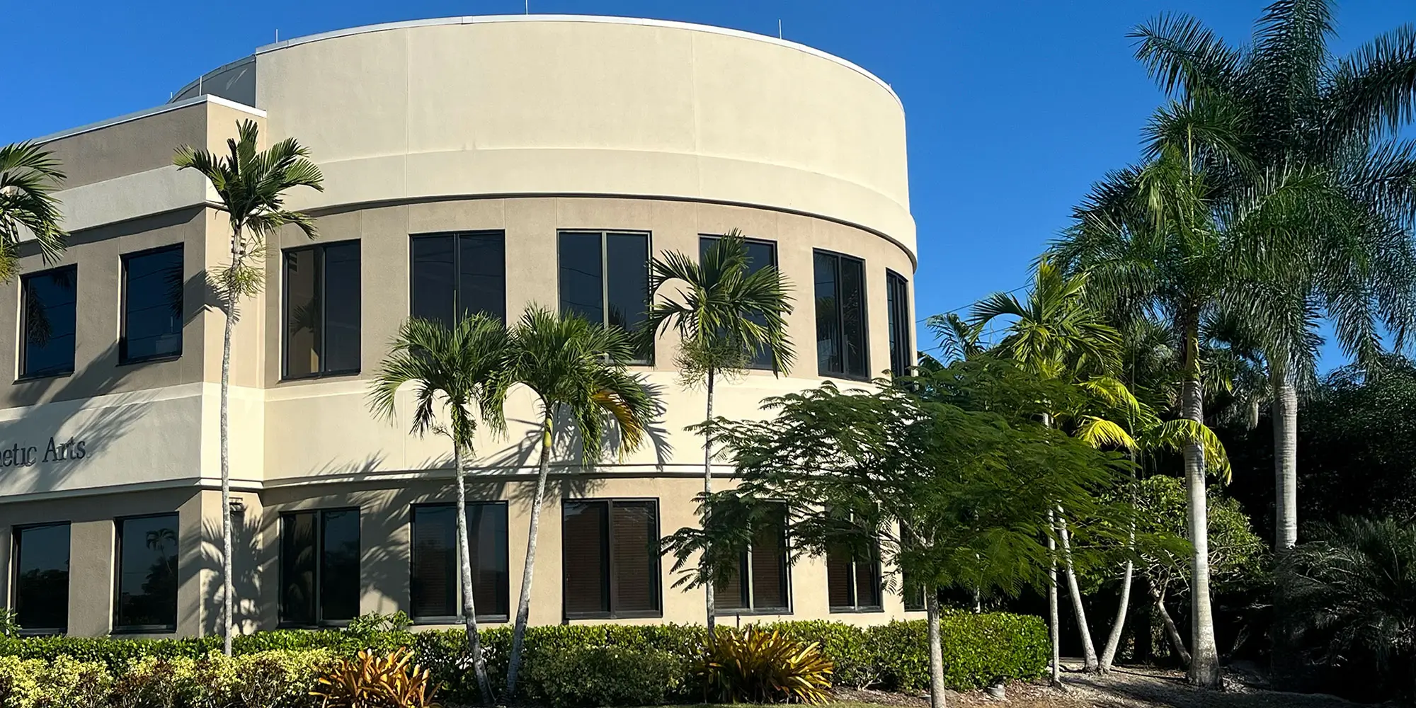 Eco-Friendly-Pressure-Washing-Hero-Image Clean pressure washed medical building